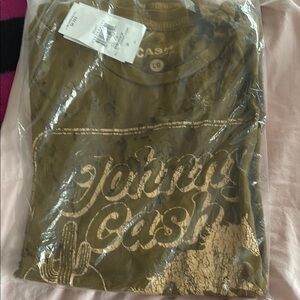 New sealed woman’s Johnny cash t-shirt size large